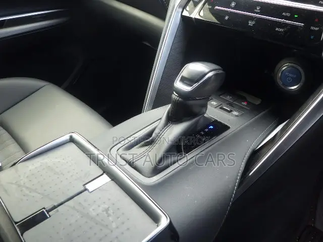 Toyota Harrier 2.5 Hybrid 2021 Maroon