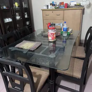 ডাইনিং টেবিল