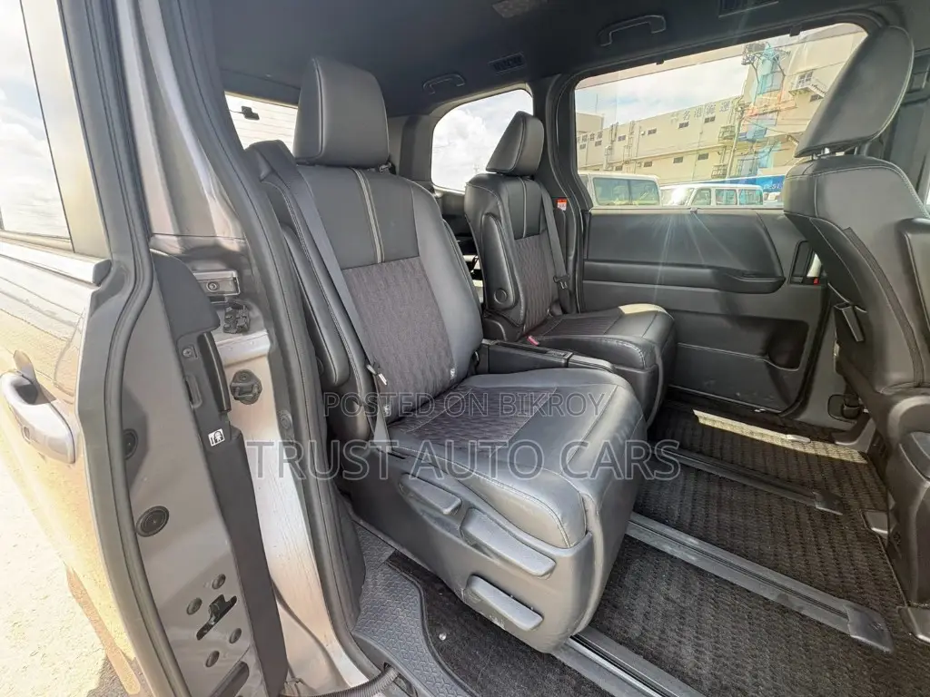 Toyota Noah 2023 Gray