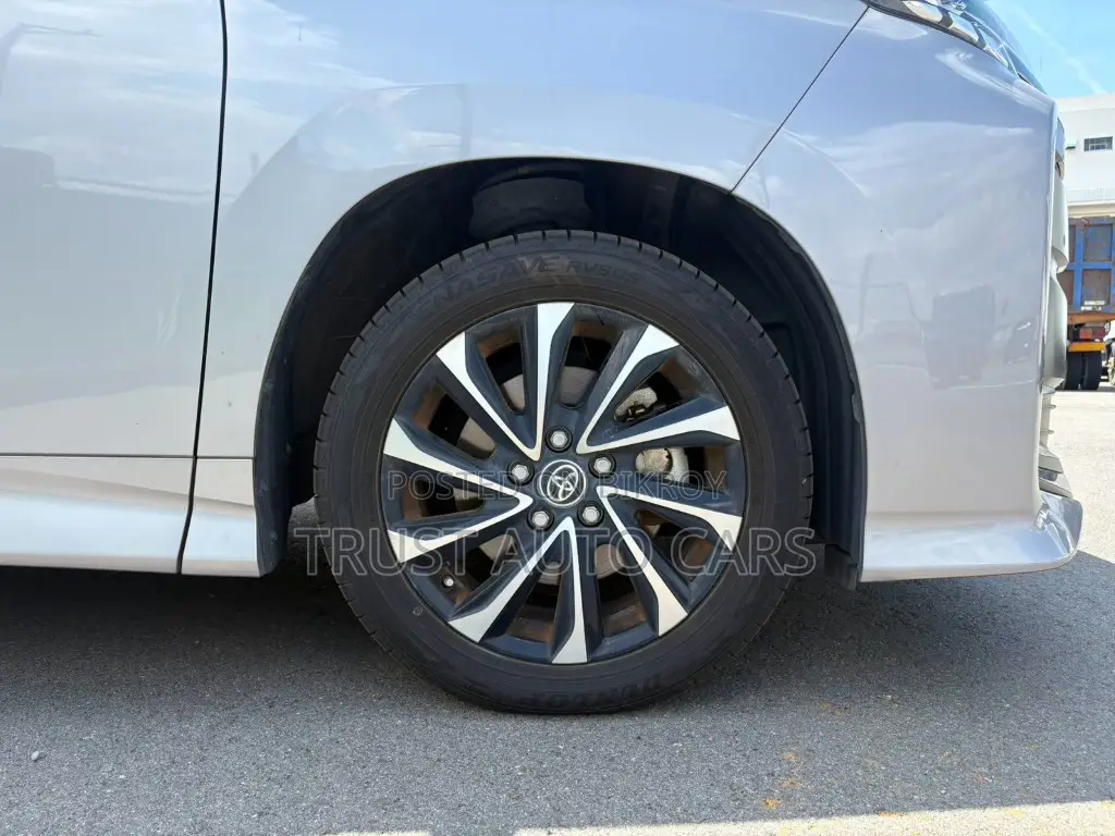 Toyota Noah 2023 Gray