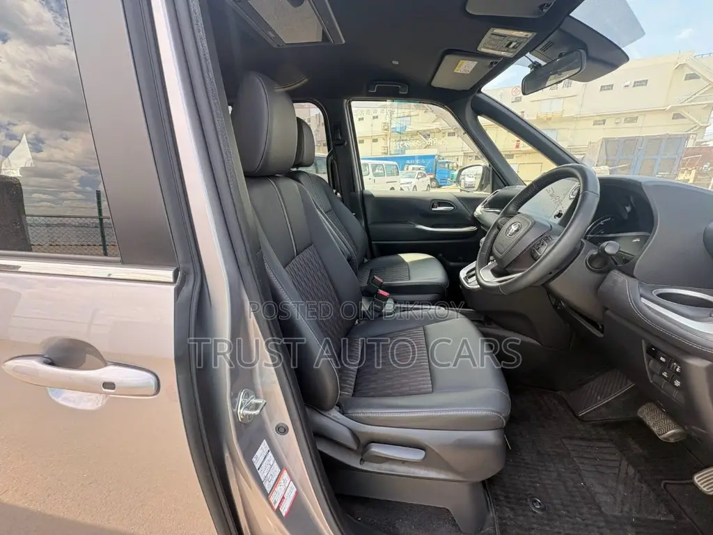 Toyota Noah 2023 Gray