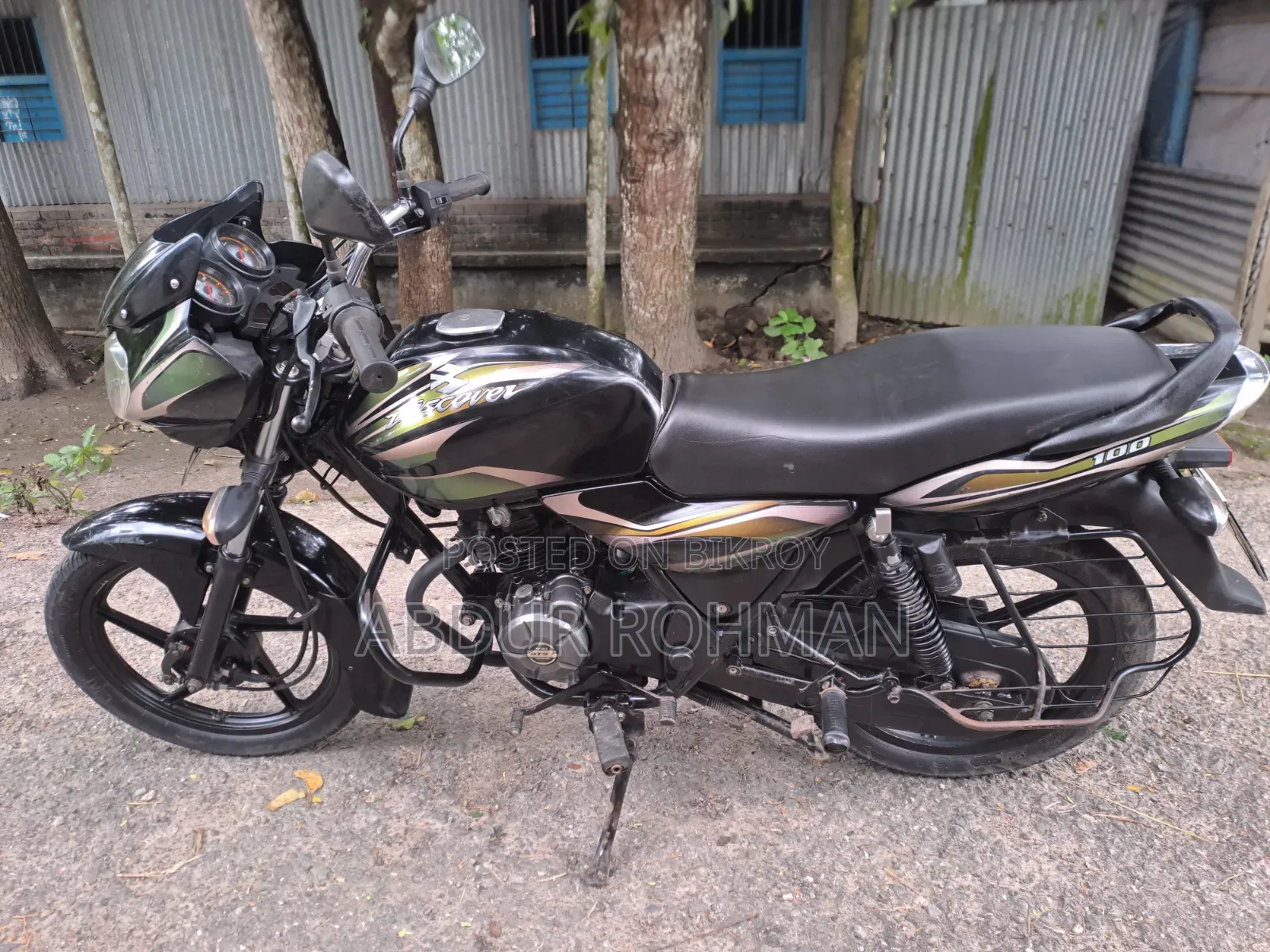বাজাজ ডিসকভার ১০০ ২০১৭ ব্ল্যাক