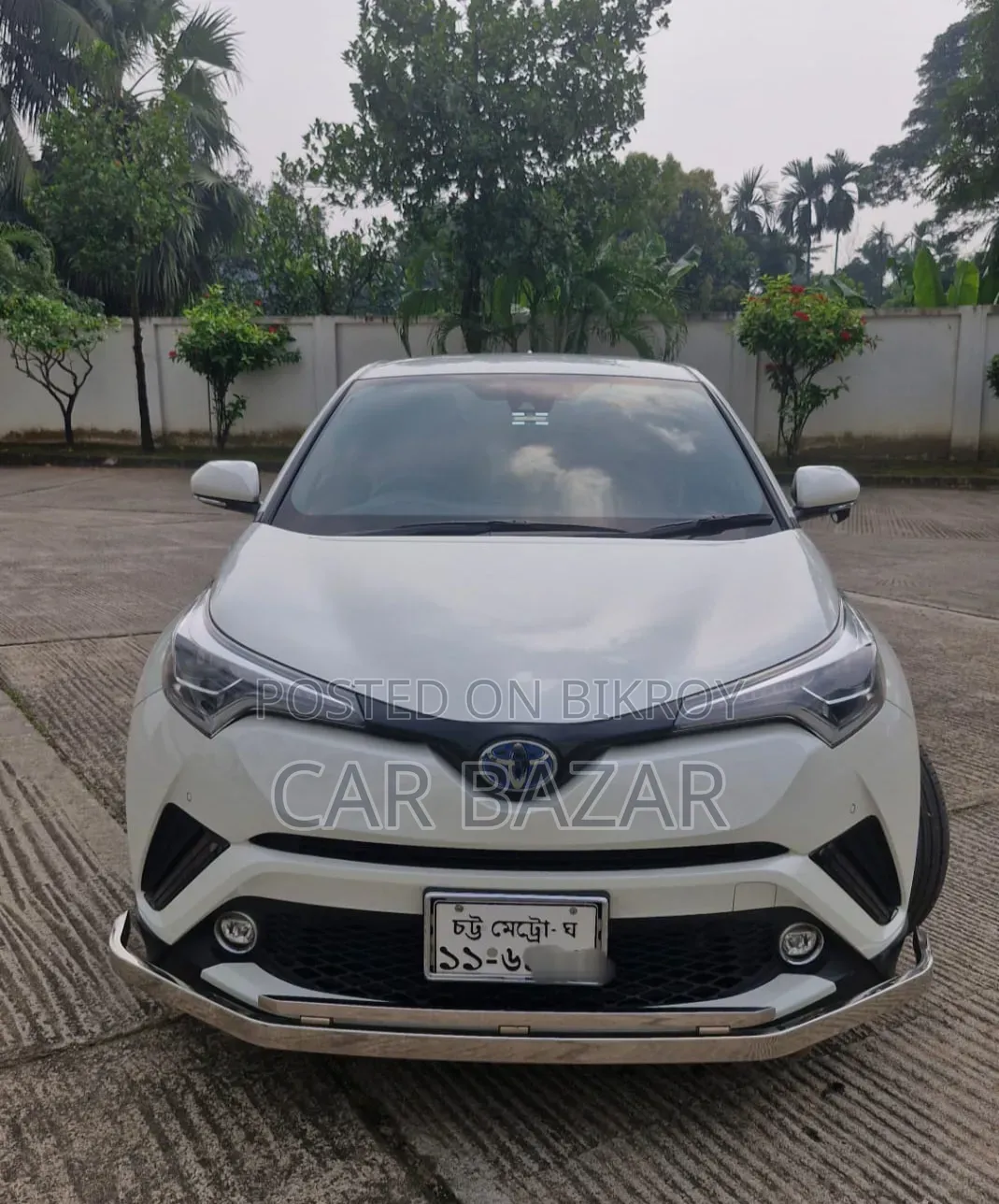 Toyota C-HR LE Front-Wheel Drive 2019 White