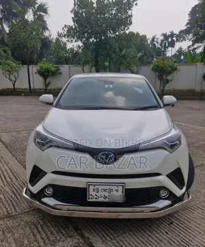 Toyota C-HR LE Front-Wheel Drive 2019 White