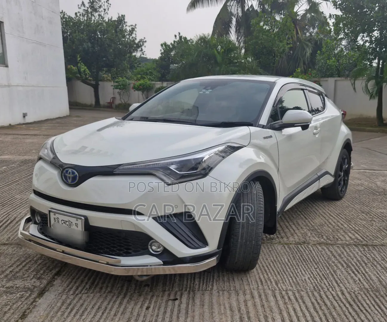 Toyota C-HR LE Front-Wheel Drive 2019 White