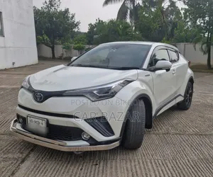Toyota C-HR LE Front-Wheel Drive 2019 White