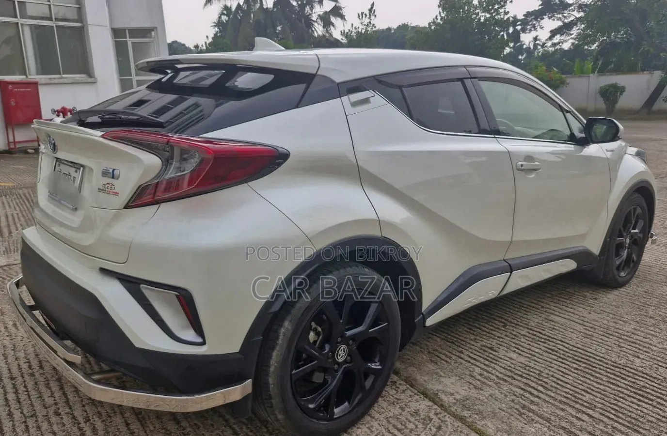 Toyota C-HR LE Front-Wheel Drive 2019 White