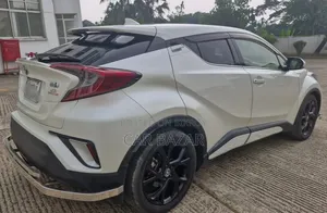 Toyota C-HR LE Front-Wheel Drive 2019 White
