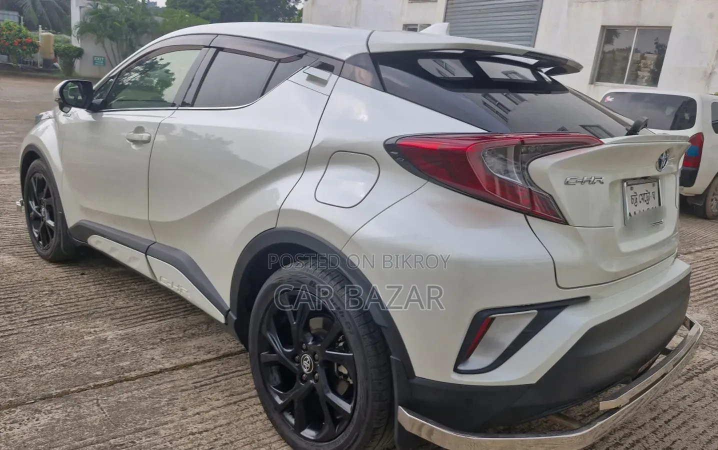 Toyota C-HR LE Front-Wheel Drive 2019 White
