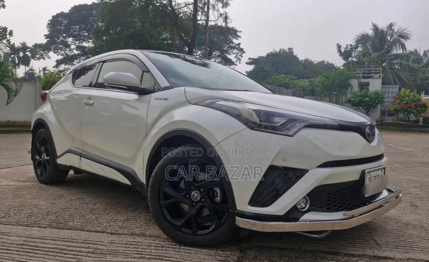 Toyota C-HR LE Front-Wheel Drive 2019 White