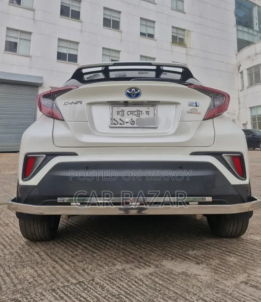 Toyota C-HR LE Front-Wheel Drive 2019 White
