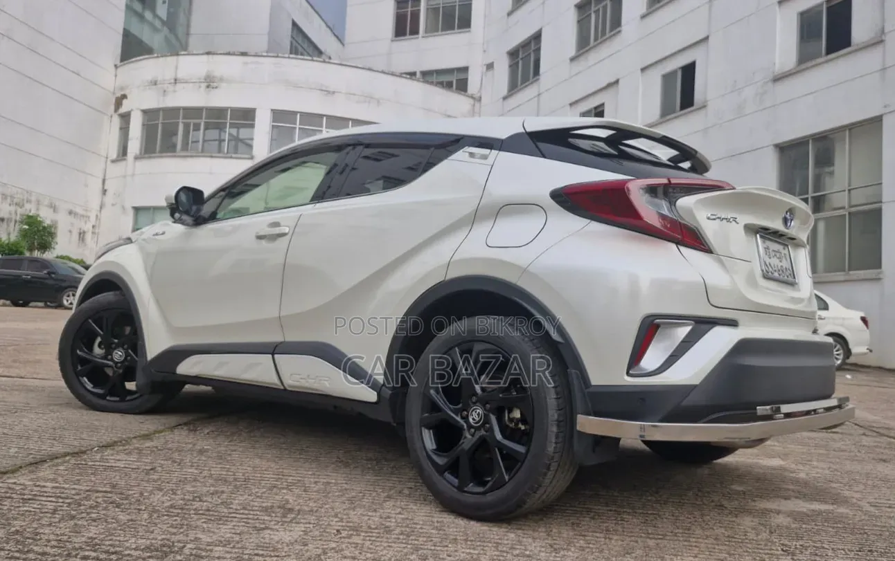 Toyota C-HR LE Front-Wheel Drive 2019 White