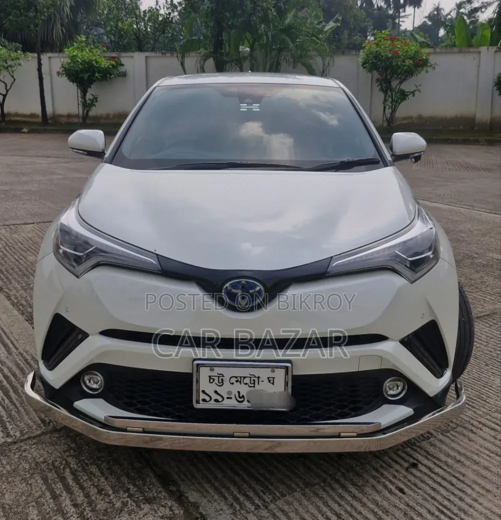 Toyota C-HR LE Front-Wheel Drive 2019 White