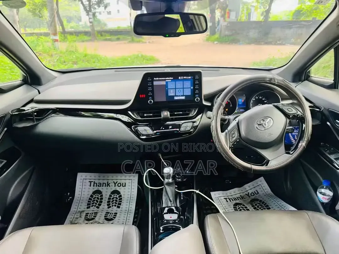 Toyota C-HR LE Front-Wheel Drive 2019 White