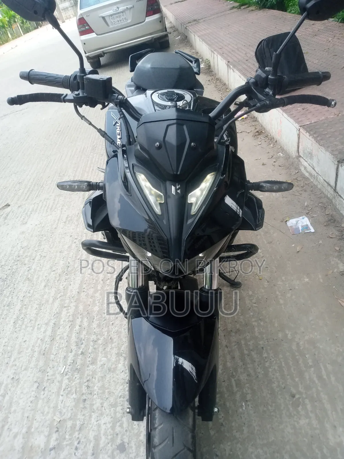 হিরো এক্সট্রিম ১২৫আর ২০২৫ কালো