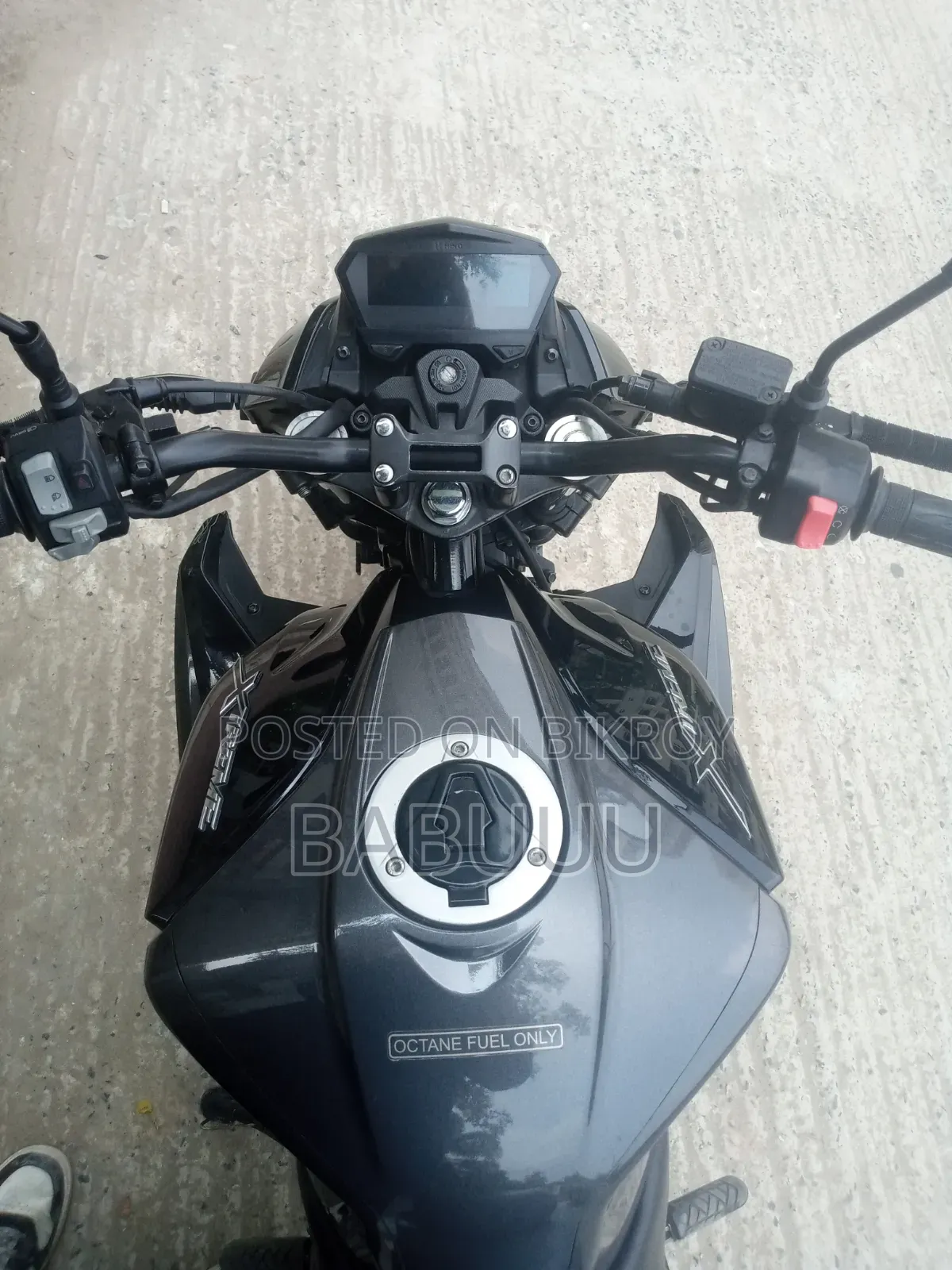 হিরো এক্সট্রিম ১২৫আর ২০২৫ কালো