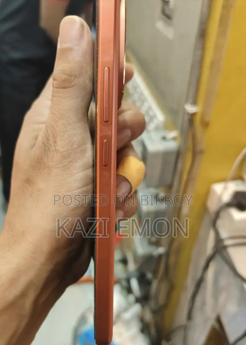 iQOO Z10 256 GB Orange