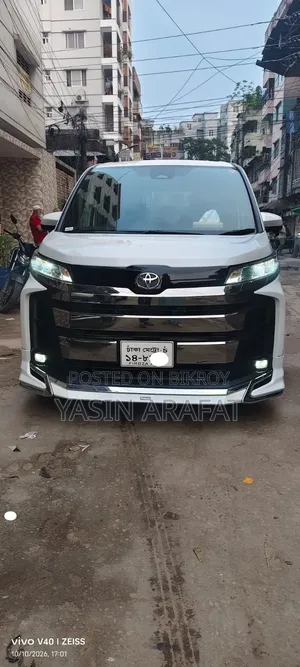 Toyota Noah 2023 Pearl