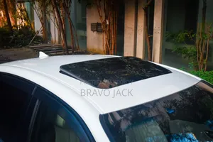 টয়োটা ক্রাউন ২০১৮ পার্ল