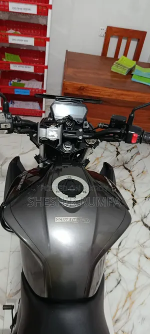 হিরো এক্সট্রিম ১২৫আর ২০২৫ ব্ল্যাক