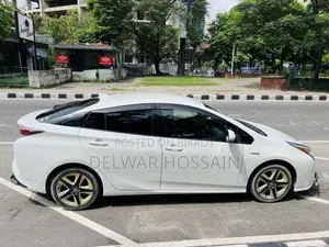Toyota Prius 2016 Pearl