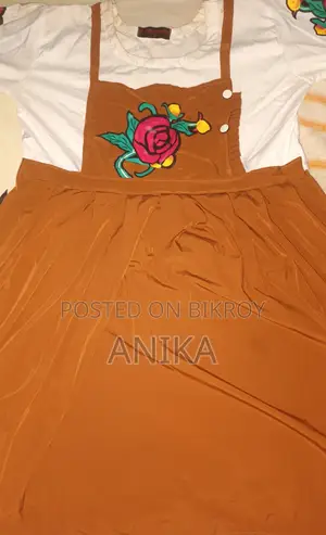মহিলাদের জন্য স্টাইলিশ ব্রাউন ফ্লোরাল পিনাফোর ড্রেস
