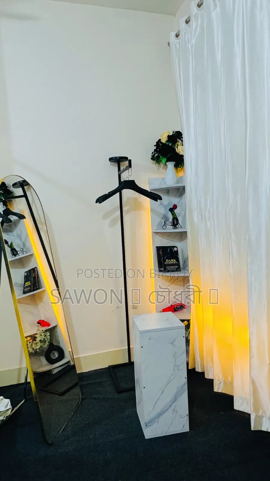 Studio Set for Sale – Complete with Mirror, Stand, Sitting Box and Carpet