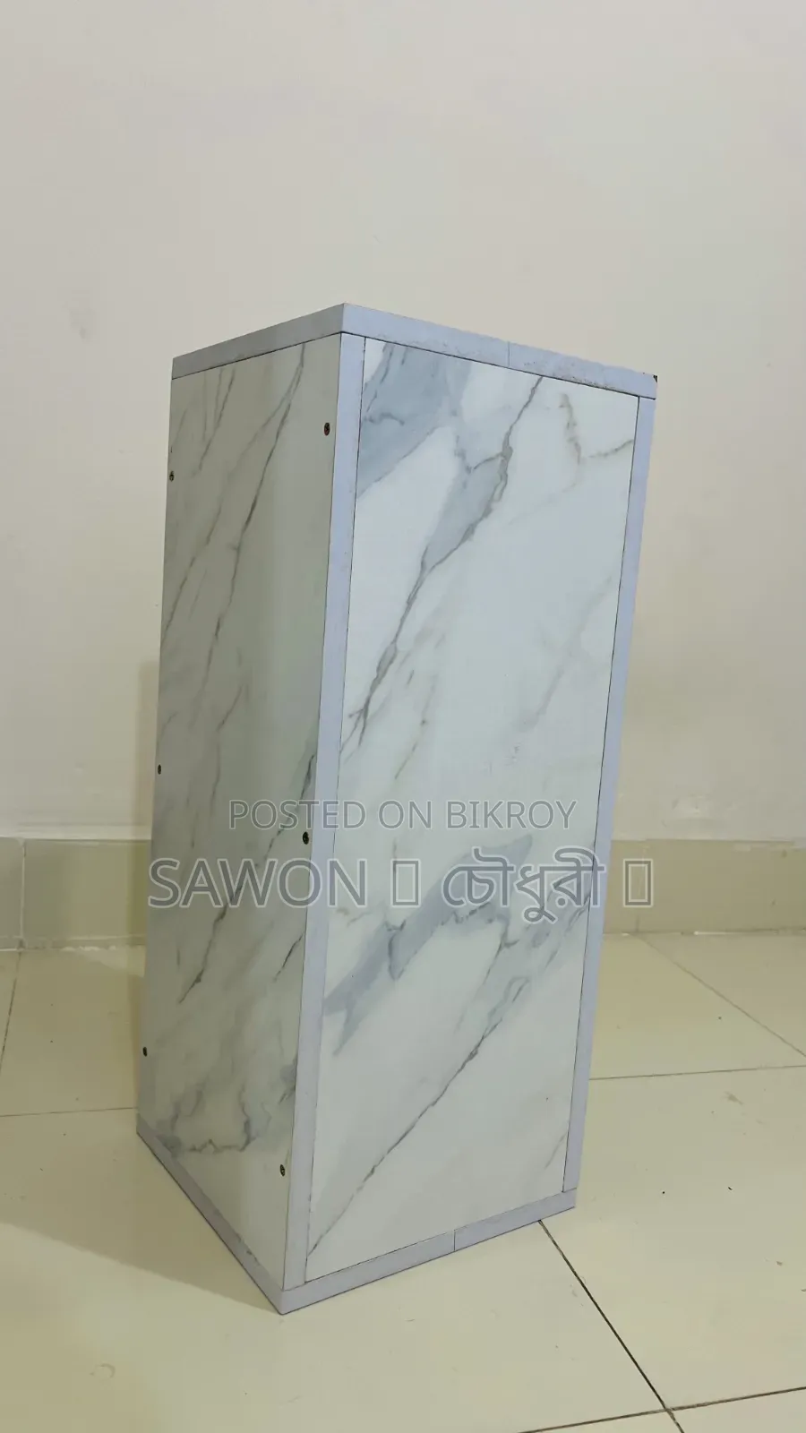 Studio Set for Sale – Complete with Mirror, Stand, Sitting Box and Carpet