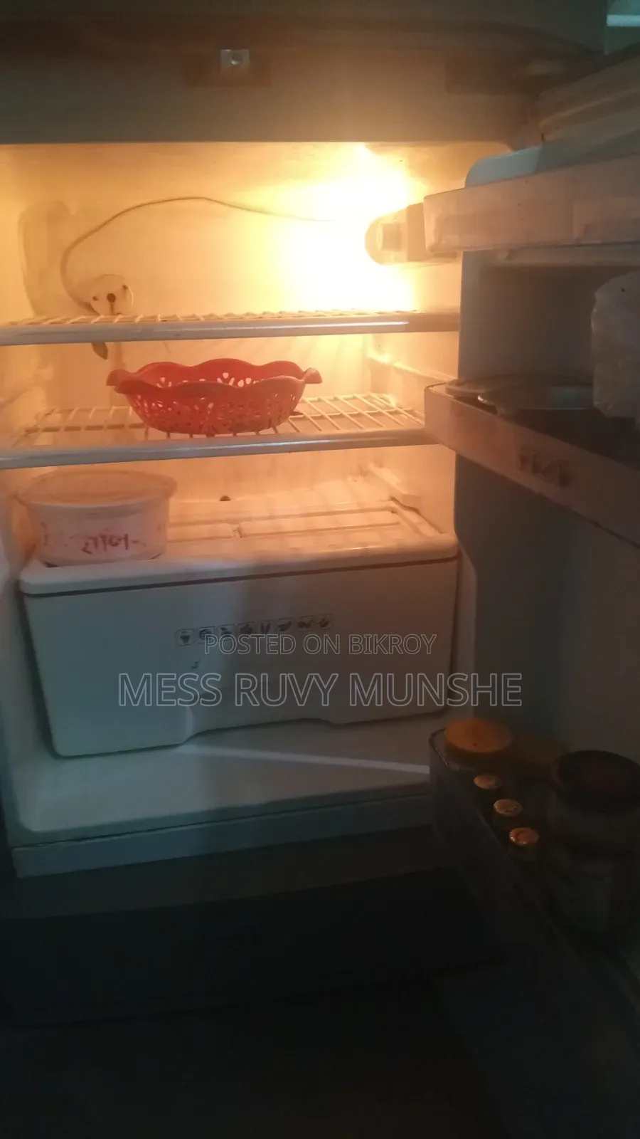 Walton's 11 cubic feet fridge! Emergency for sale..