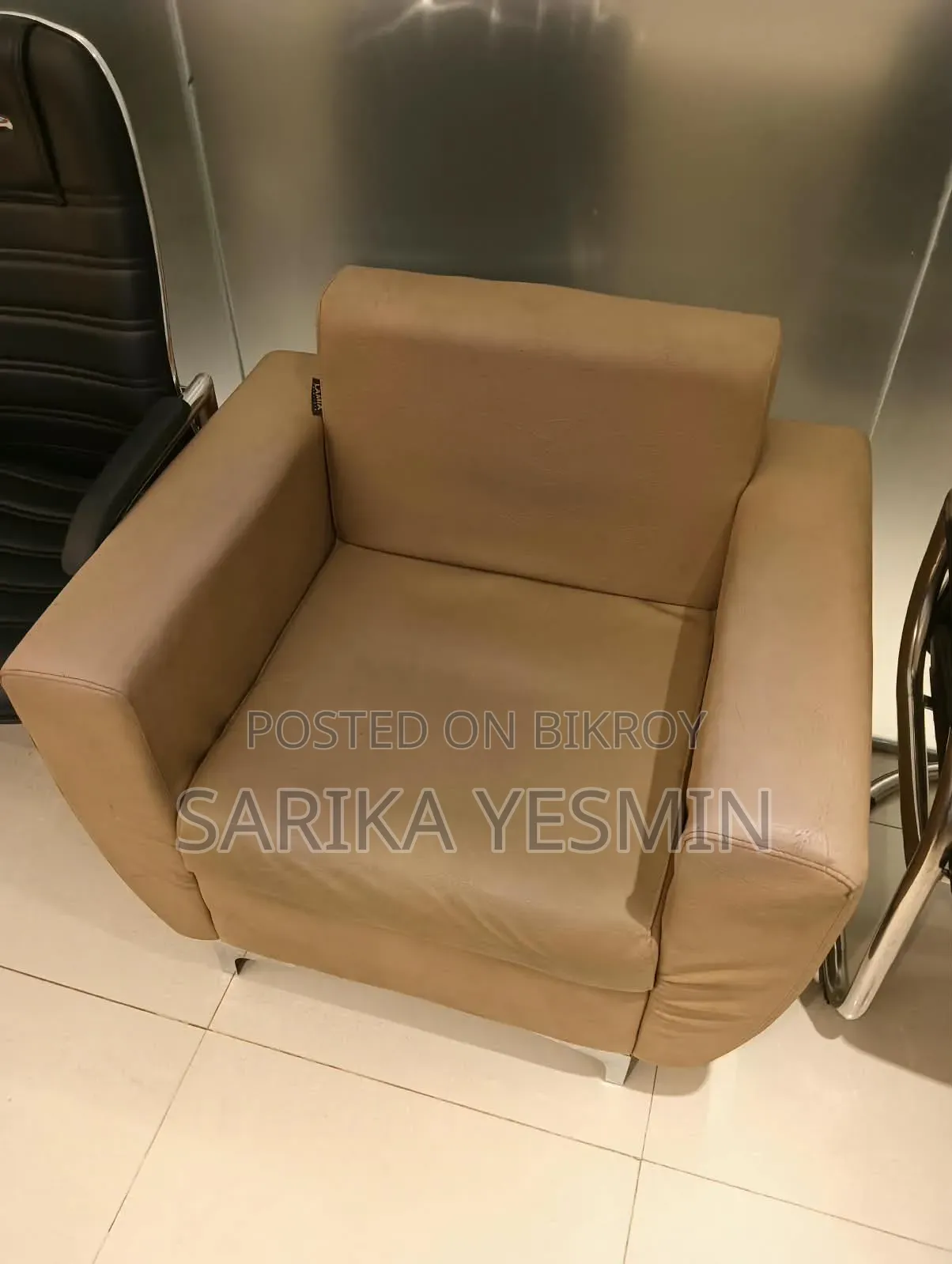 অসাধারণ সোফা সেট