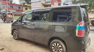 টয়োটা নোয়া ২.০ ১৪৩এইচপি এডব্লিউডি (৮ সিটার) ২০০৯ ব্ল্যাক