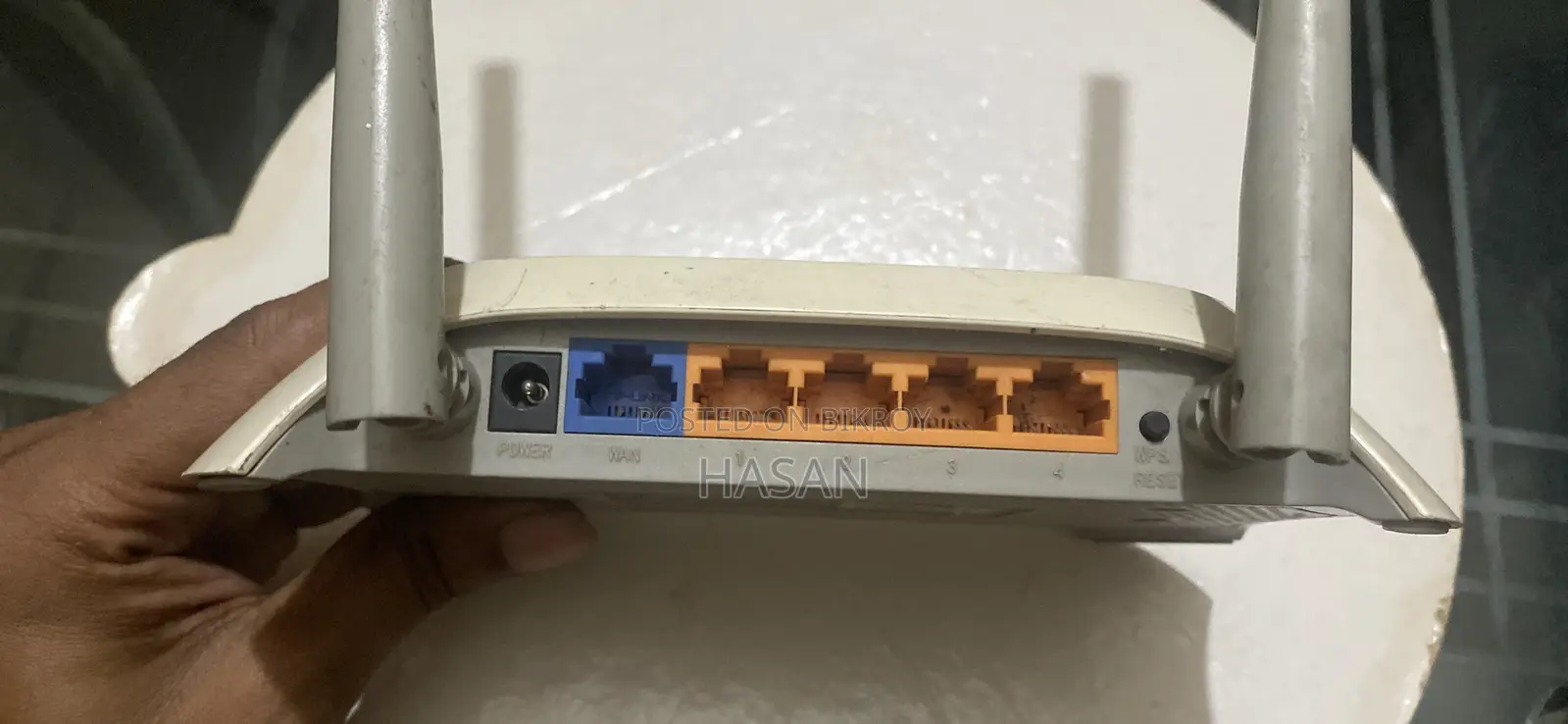TP-Link WR850N. Up to 1800 SQF Range