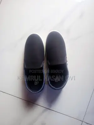 নেভি ব্লু লোফার্স