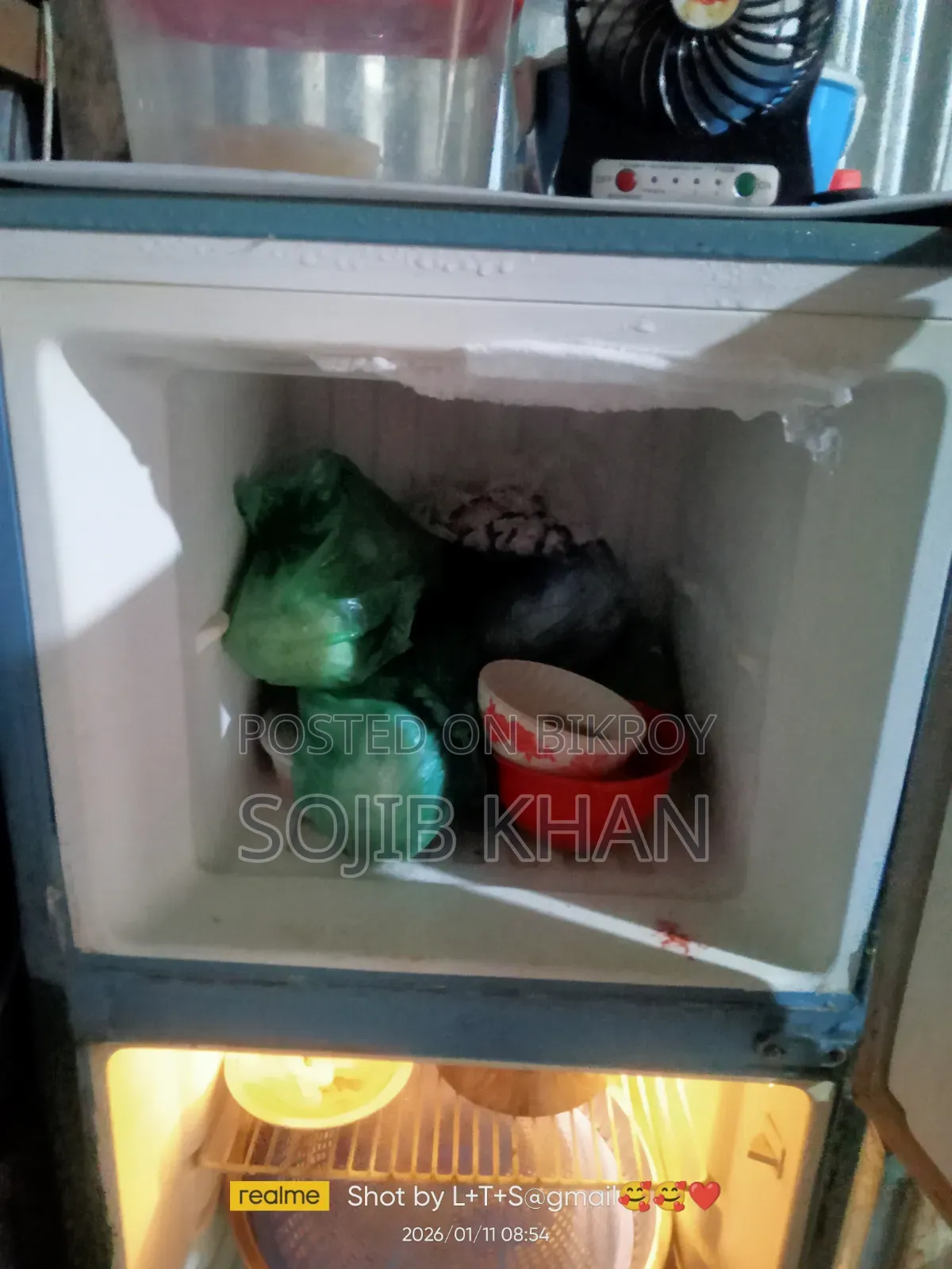 বাড়ির আসবাবপত্র
