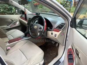 টয়োটা প্রিমিও ১.৮ ফ্রন্ট-হুইল ড্রাইভ ২০১০ রৌপ্য
