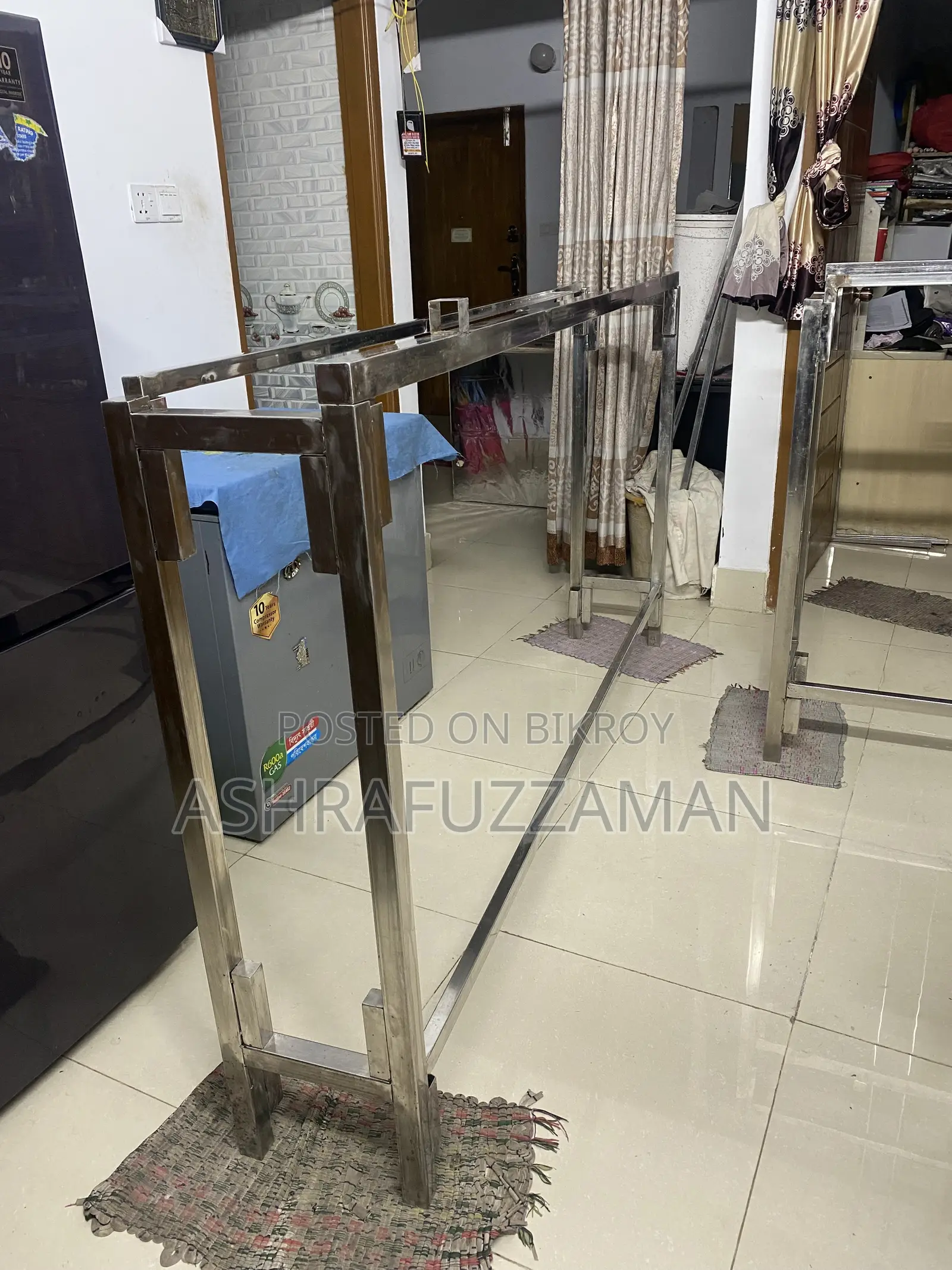 কাপড় এর দোকান এর জন্য ডিসপ্লে স্ট্যান্ড বিক্রি হবে
