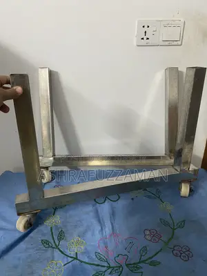ভারি জিনিস সরানোর কাজ এর জন্য চাকা লাগানো স্টিল এর মেশিন