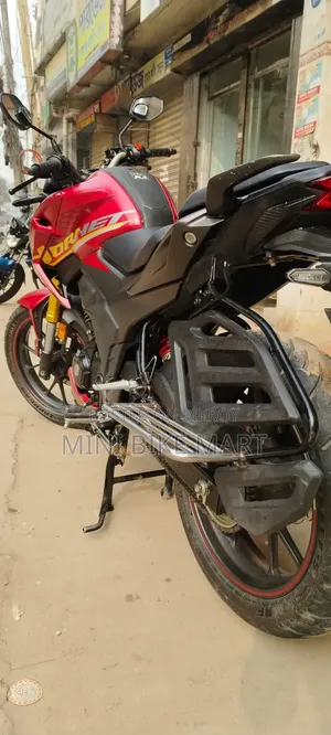 হোন্ডা হর্নেট ২.০ ২০২৪ লাল