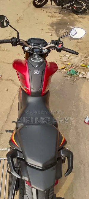 হোন্ডা হর্নেট ২.০ ২০২৪ লাল