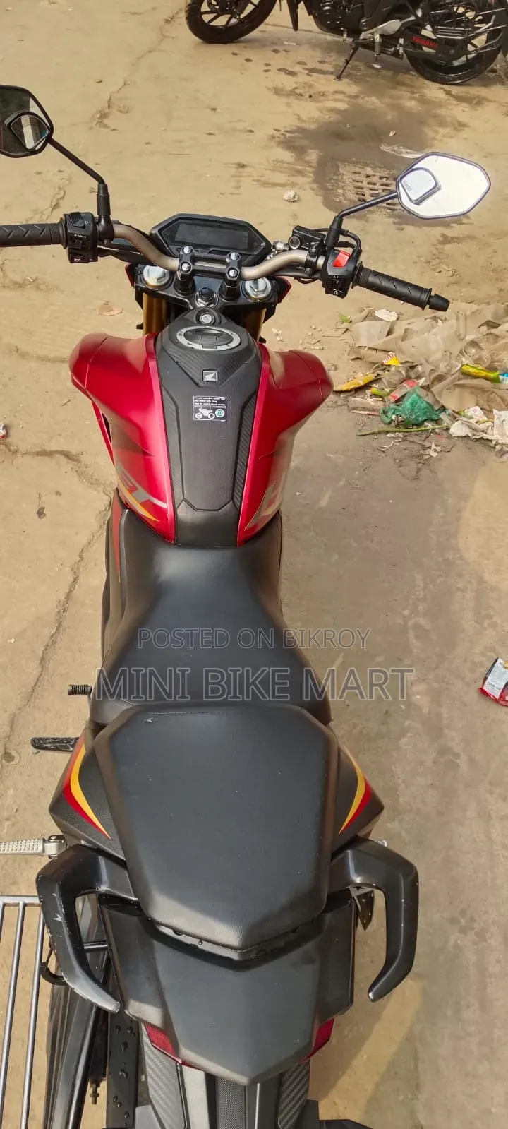 হোন্ডা হর্নেট ২.০ ২০২৪ লাল