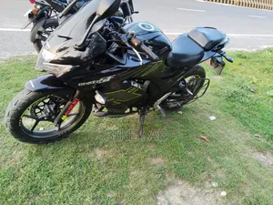 সুজুকি জিক্সার এসএফ ২০২২ কালো