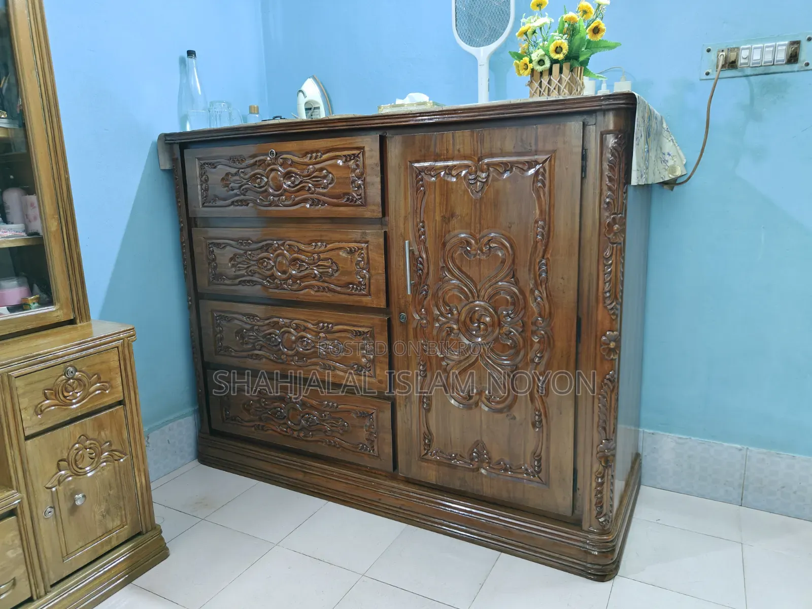 ওয়ারড্রব আকাশমনি কাঠ