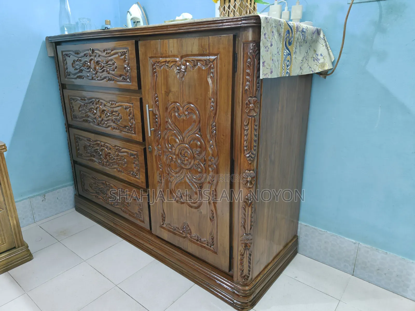 ওয়ারড্রব আকাশমনি কাঠ