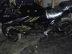 সুজুকি জিক্সার এসএফ ২০২২ কালো