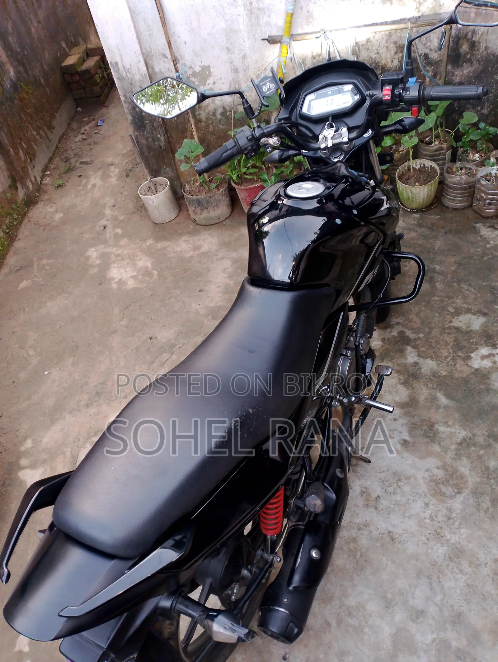 হিরো ইগনিটর ২০২৫ কালো