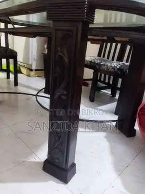 ডাইনিং টেবিল