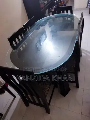 ডাইনিং টেবিল