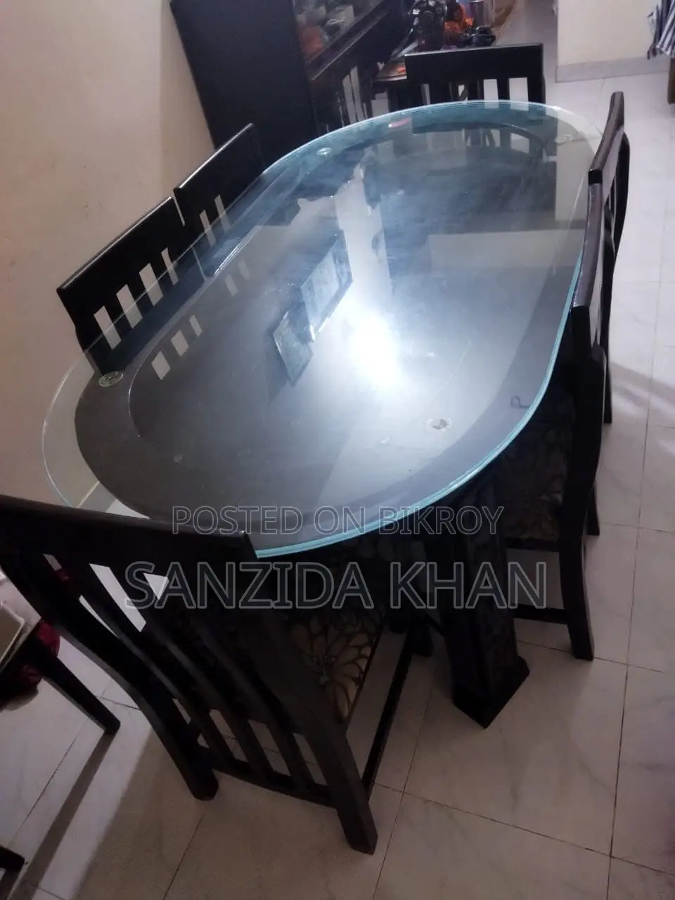 ডাইনিং টেবিল