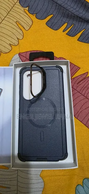 গ্যালাক্সি এস২৬ আল্ট্রা এর জন্য ইএসআর সাইবার টাফ ম্যাগনেটিক স্ট্যাশ স্ট্যান্ড কেস