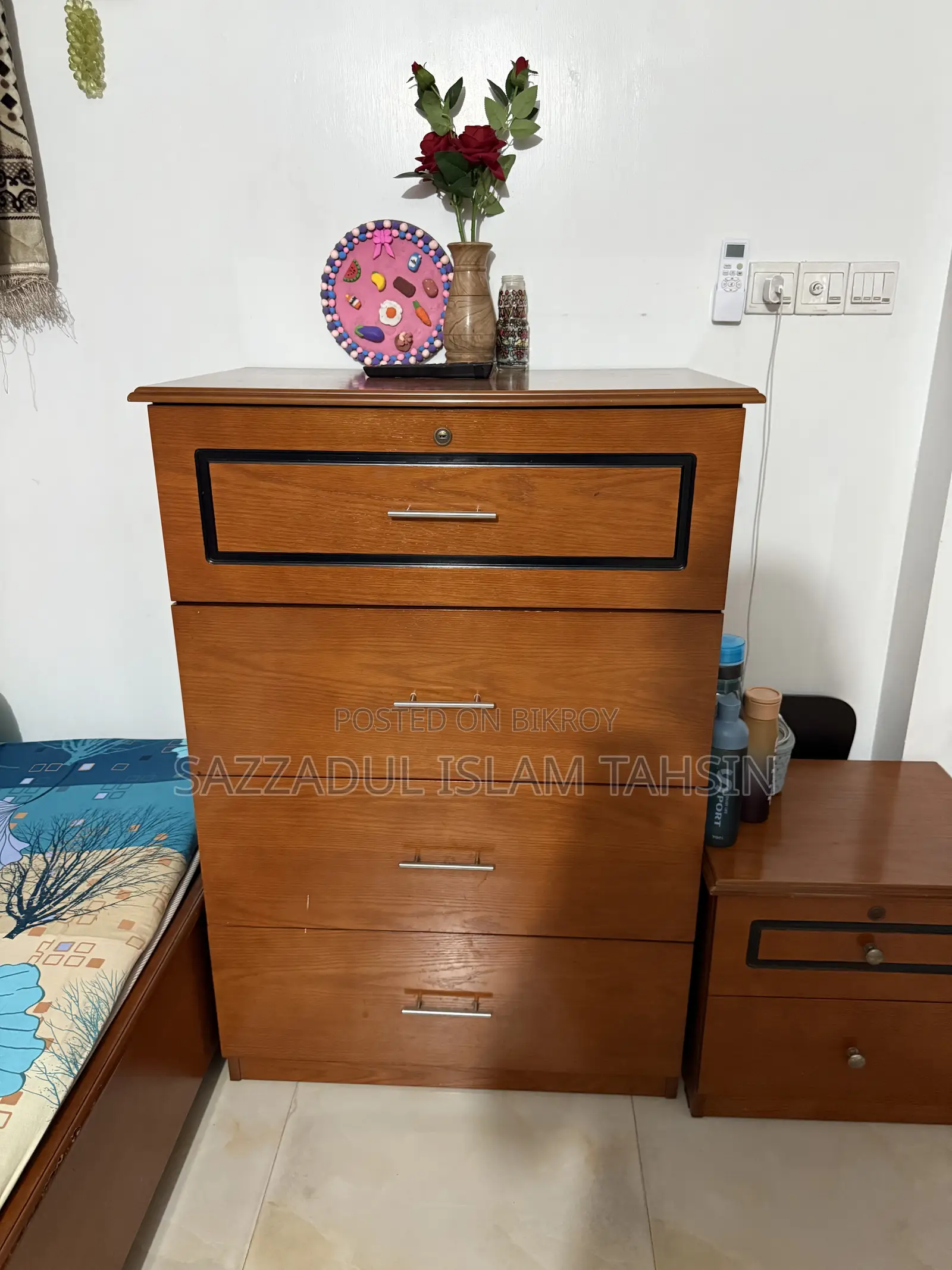 সিঙ্গার ফার্নিচারের সম্পূর্ণ সেট বিক্রি করা হবে।